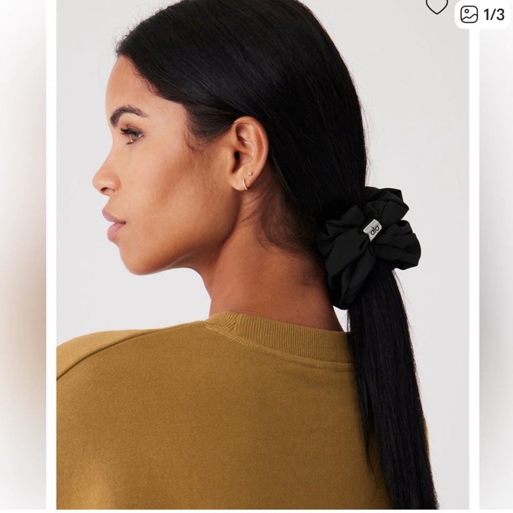 ALO Yoga Elegant Black Hair Scrunchie
